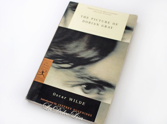 Macarons and Books 055